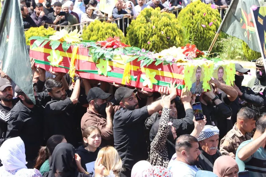 المئات يشيّعون جثمانَي شهيدين في ديرك