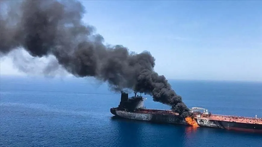 إصابة سفينة بمقذوف قبالة سواحل قطر