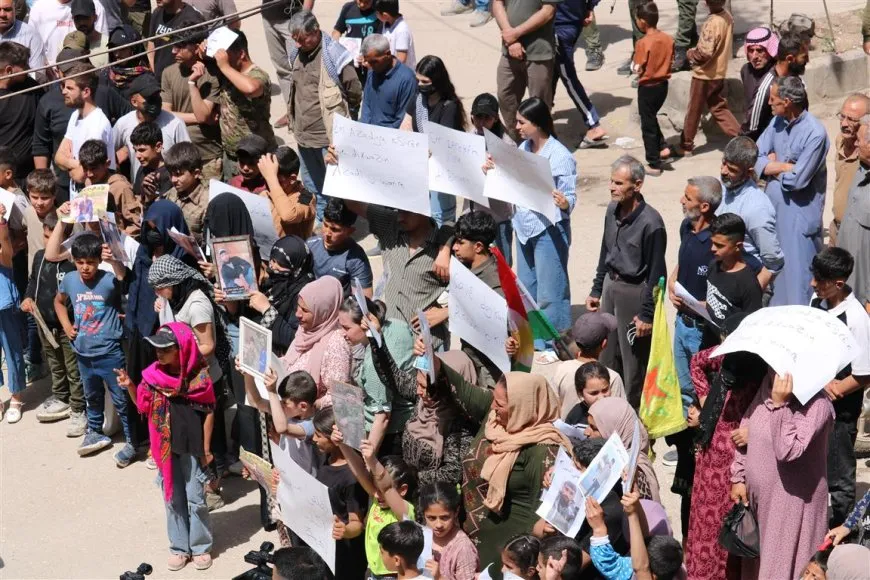 مسيرة في الدرباسية للمطالبة بالإفراج عن الأسرى وتسليم جثامين الشهداء