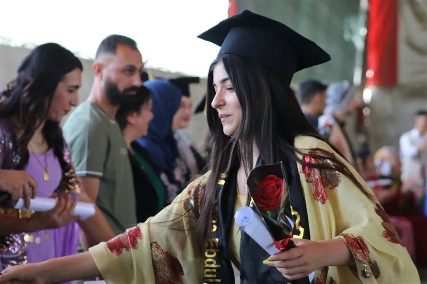 تخريج 74 طالباً وطالبة من معهد إعداد المعلمين بمدينة الحسكة