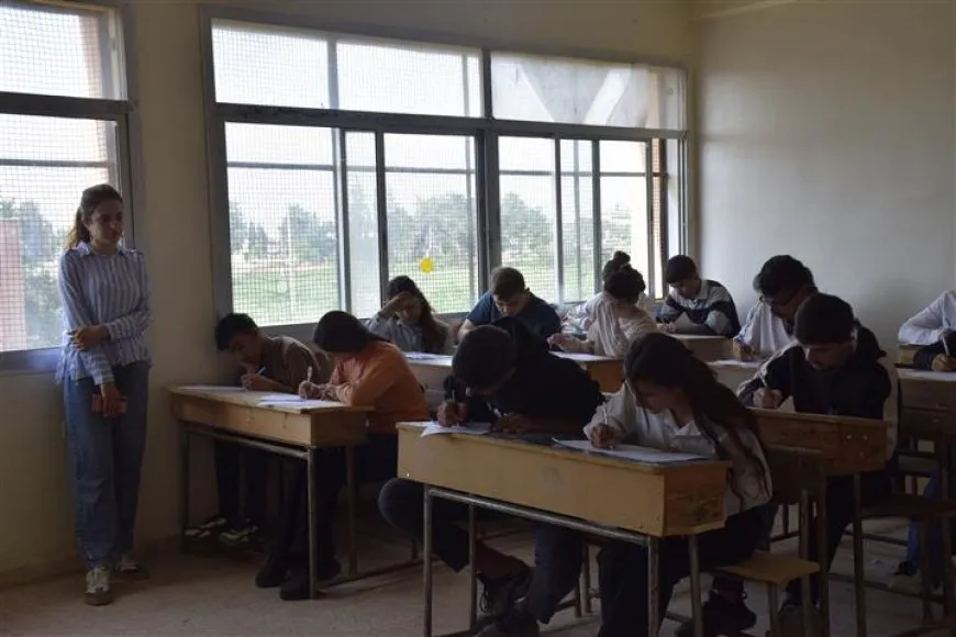 طلبة تل تمر يطالبون بالاعتراف باللغة الكردية وتثبيتها في الدستور