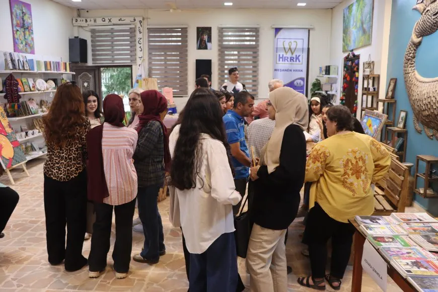 توقيع كتاب " Pencereya Pêşîn" ضمن فعاليات معرض الكتب الكردية
