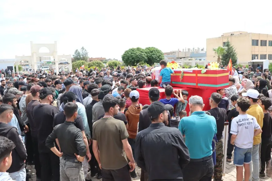أهالي عامودا يشيعون جثمان مقاتل في قسد "دلبرين"