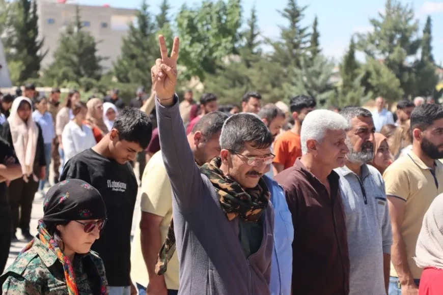 تشييع جثمان مقاتلة من وحدات حماية المرأة في كوباني 