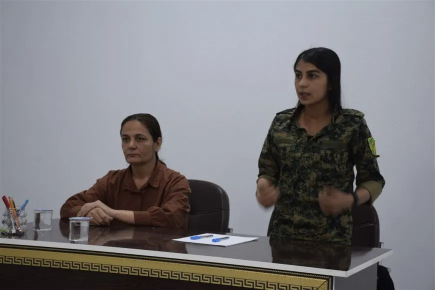 YPJ خلال محاضرة: نضالنا مستمر لتحقيق الاعتراف الرسمي بنا