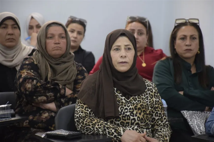 YPJ خلال محاضرة: نضالنا مستمر لتحقيق الاعتراف الرسمي بنا
