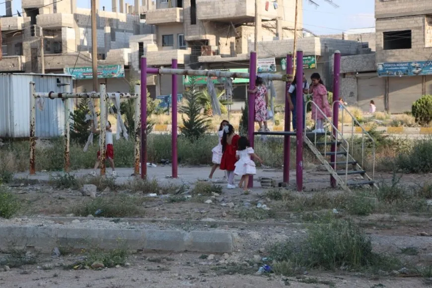 أجواء الفرح تملأ حدائق كوباني في أول أيام عيد الأضحى