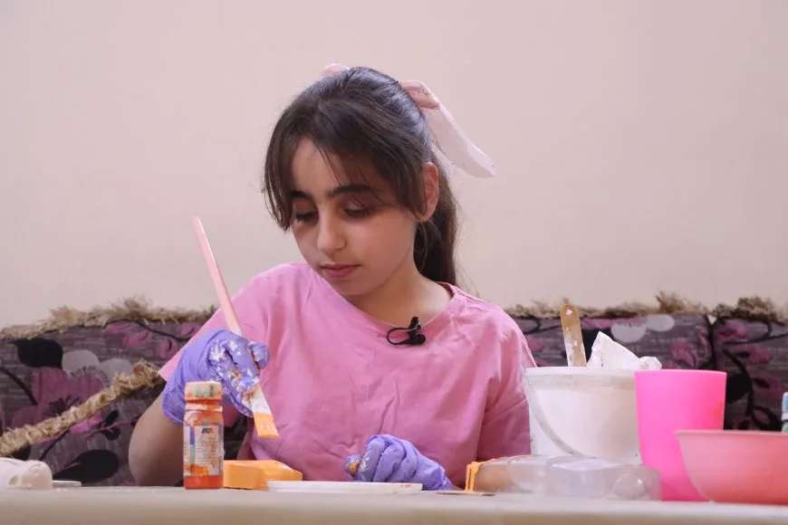 موهبة "نايا" ذات الـ 12 ربيعاً تتجسد في الأعمال اليدوية