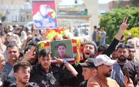أهالي عامودا يشيّعون جثمان الشهيد آكري حسكة 