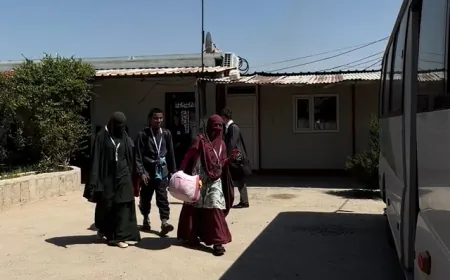 12 عائلة أندونيسية من عوائل مرتزقة داعش تغادر مخيم روج
