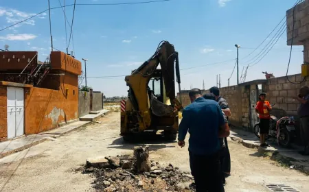 بلدية الدرباسية تباشر تجديد خط الصرف الصحي في الحي الشرقي