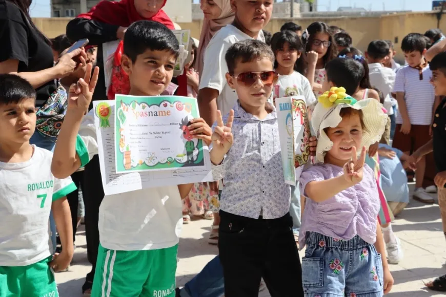27598 طالب وطالبة في كوباني يستلمون الجلاء المدرسي