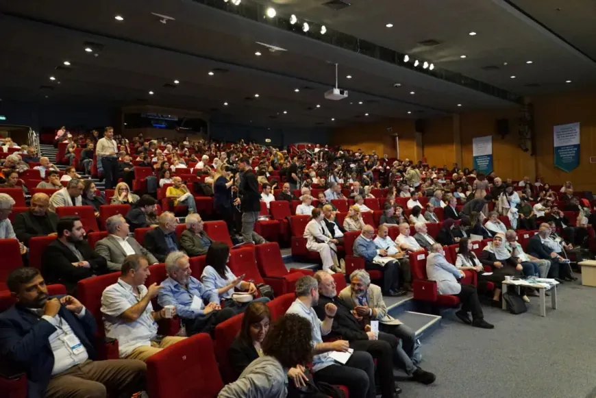 انطلاق مؤتمر "التحول إلى الجمهورية الديمقراطية في المئوية الثانية" في إسطنبول
