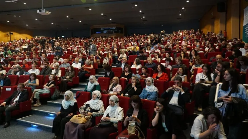 اختتام أعمال الجلسة الأولى من كونفرانس "التحول إلى الجمهورية الديمقراطية في المئوية الثانية"
