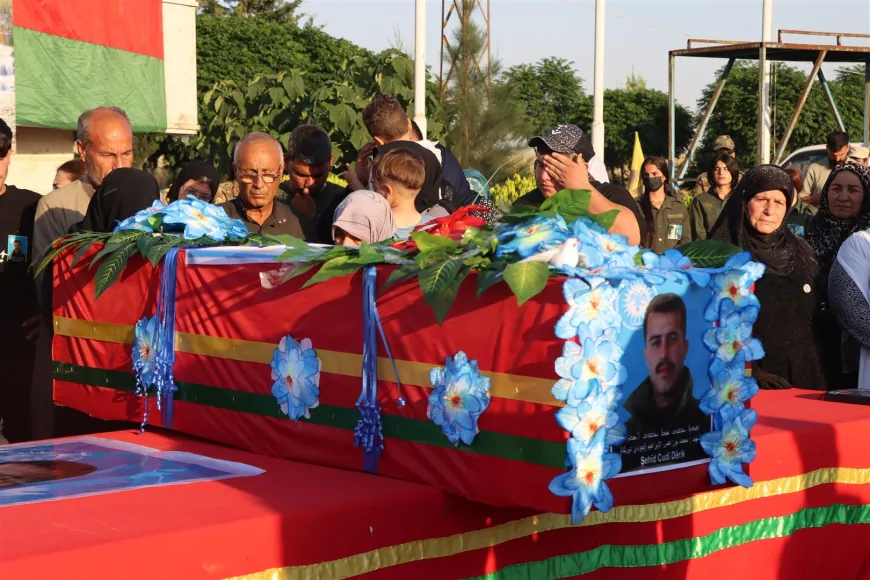 تشييع جثمان شهيد ومراسم غيابية لشهيدتين في ديرك