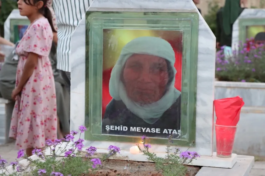 إشعال الشموع على أضرحة شهداء مجزرة كوباني
