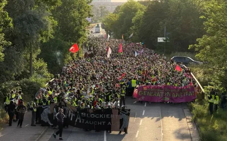آلاف الألمان يتظاهرون ضد مؤتمر حزب البديل اليميني في إرفورت
