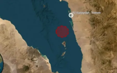 هجوم مجهول يستهدف سفينة شحن قرب الحديدة اليمنية