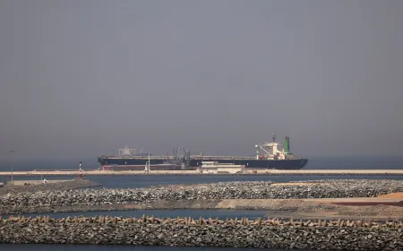 الحوثيون يحذرون شركات الشحن من التحميل أو التفريغ في الموانئ السعودية