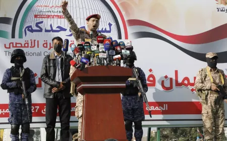 أنصار الله تنفي فرض رسوم على السفن وتحذر من التحالف البحري السعودي