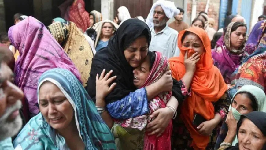 14 طفلاً ضحية انهيار سقف مركز تعليمي في باكستان