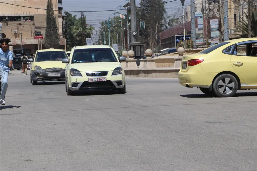 سائقو سيارات الأجرة بالحسكة يرحبون بتطبيق "المستفيد" لتنظيم توزيع الوقود