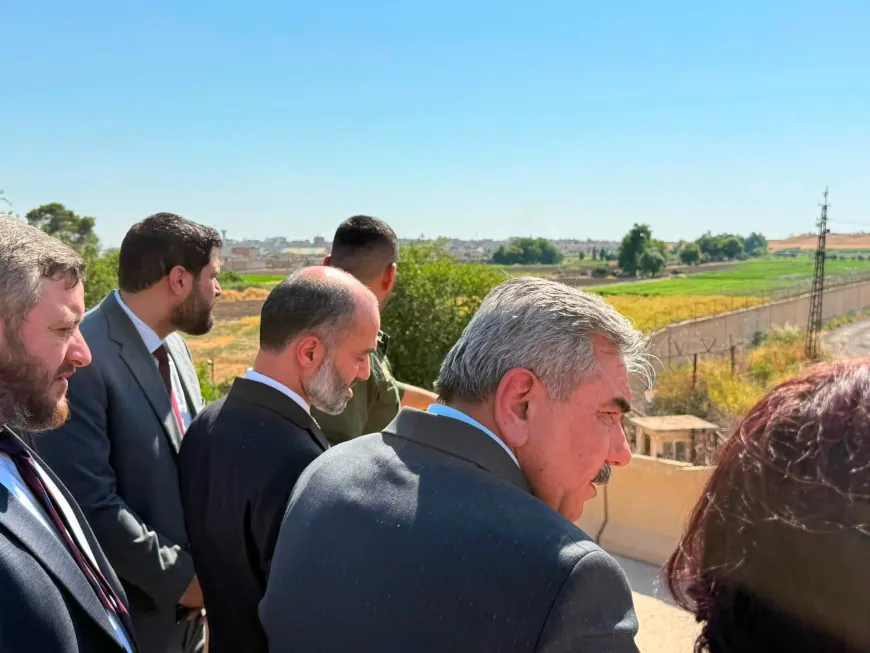 محافظ الحسكة ورئيس هيئة المنافذ والجمارك يتفقدان معبر نصيبين في قامشلو