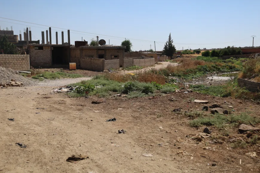 أهالي جل آغا يطالبون بتوضيح أسباب تأخر المشاريع الخدمية والبلدية تبيّن الأسباب