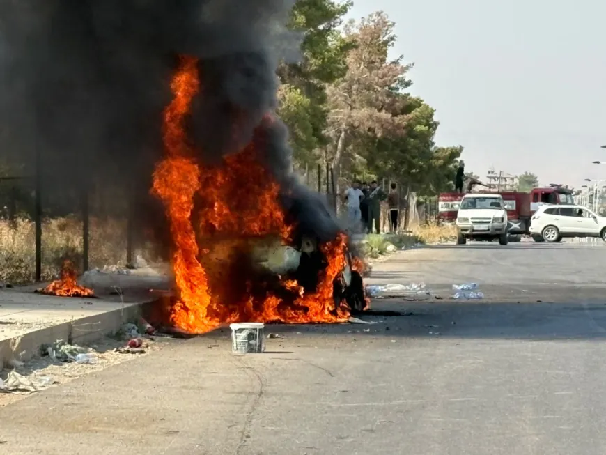 احتراق سيارة عند مدخل مدينة ديرك