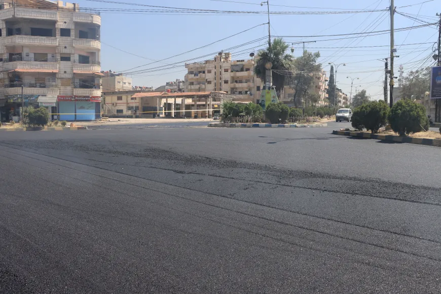 بلدية الشعب في قامشلو تنجز نحو 50% من مدّ المجبول الإسفلتي