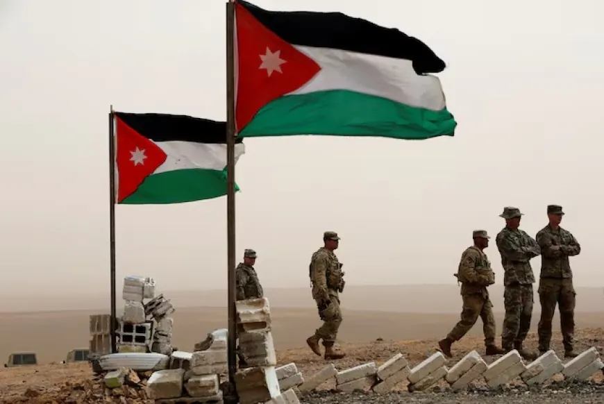 إيران تطلق 10 صواريخ باليستية على قاعدة أردنية
