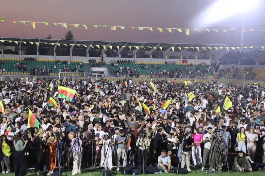 الآلاف من أهالي كوباني يحيون الذكرى الـ 14 لانطلاقة ثورة 19 تموز