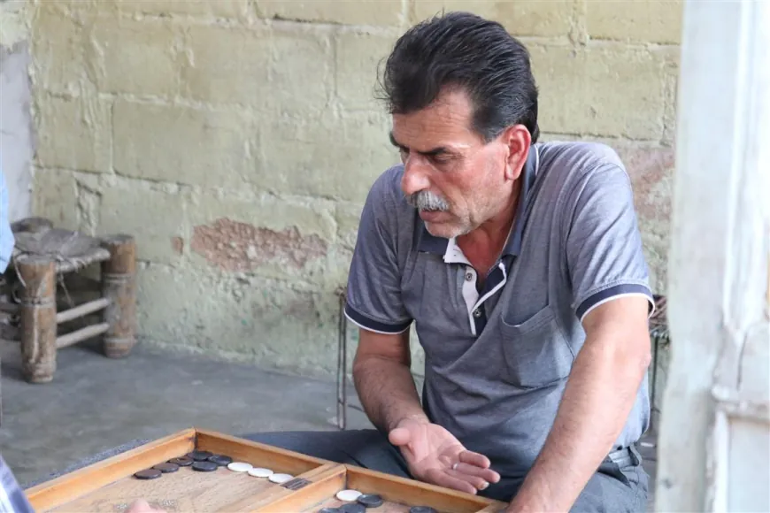 مقهى الحمراء يحافظ على مكانته كأحد أقدم المقاهي الشعبية في الدرباسية