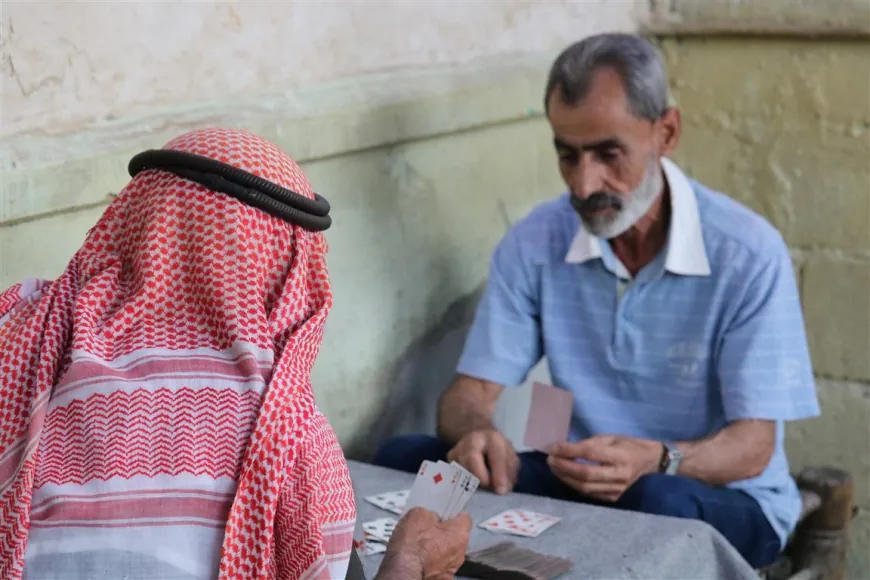 مقهى الحمراء يحافظ على مكانته كأحد أقدم المقاهي الشعبية في الدرباسية