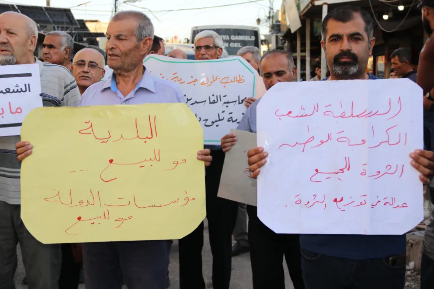 أهالي مدينة قامشلو يحتجون مطالبين بتحسين الأوضاع المعيشية والخدمية