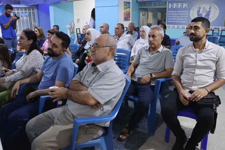 توقيع المجموعة الشعرية الأولى "ضفائر من الرماد" للشاعرة نورهان حسن