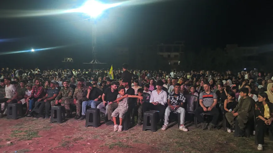 مئات الأهالي يحيون أمسية موسيقية في ديرك على أنغام الأغاني الكردية