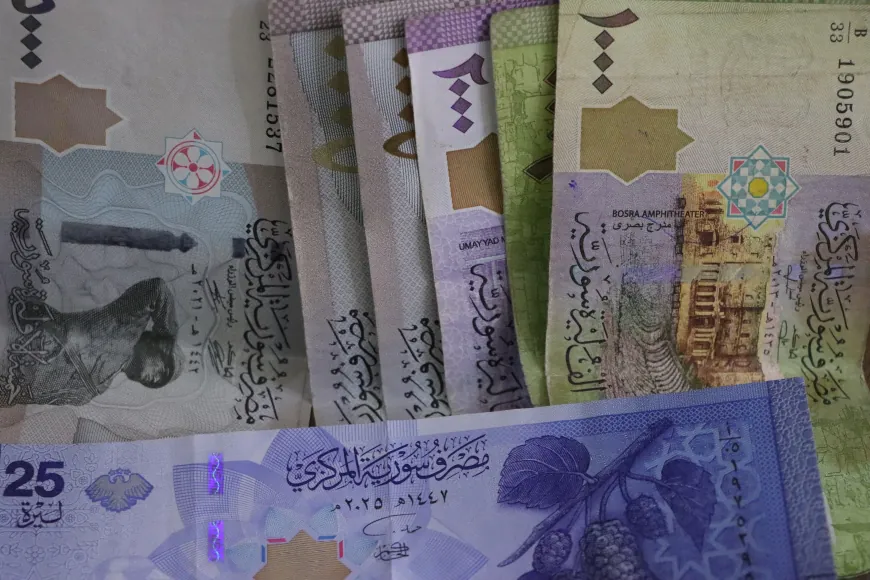 امتداد أزمة استبدال العملة إلى قامشلو يثير مخاوف التجار والأهالي