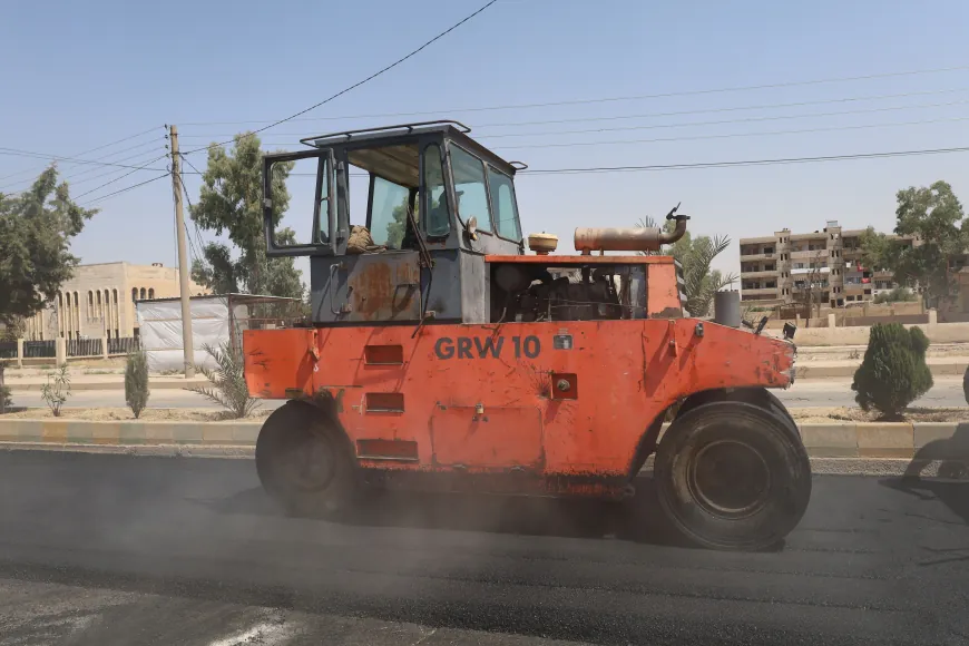 استمرار أعمال تعبيد الطرق في جل آغا ضمن المرحلة الأولى لتحسين شبكة الطرق