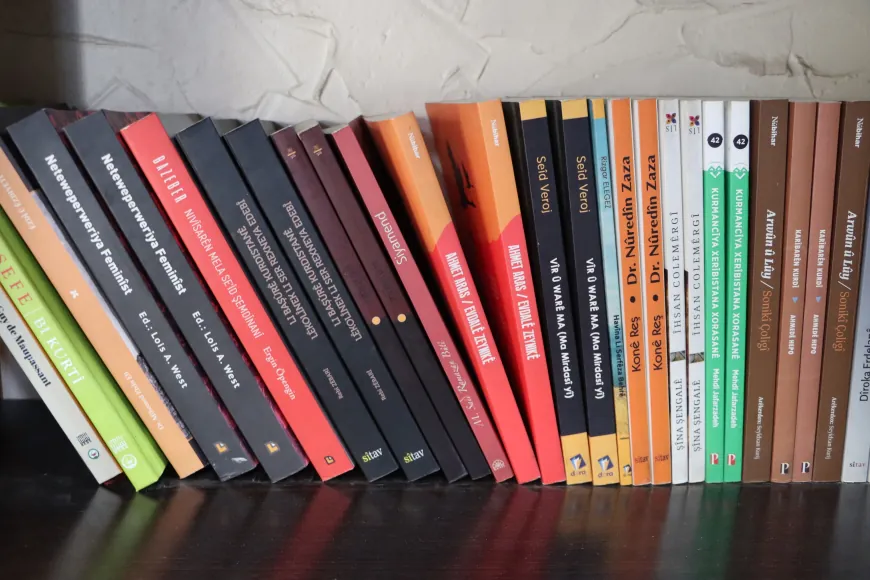 آمارا وشلير.. مكتبتان تحرسان ذاكرة اللغة وتغذيان ثقافة القراءة في روج آفا