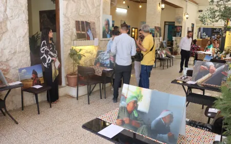 مشاركات إيزيديات يوثّقن ثقافتهن عبر معرض "أرشيف المجتمع الأيزيدي"