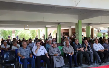 مناقشة سبل تعزيز الحوار والاستقرار ودور المجتمع خلال اجتماع 