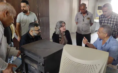 مديرة منطقة قامشلو تتفقد استعدادات المصرف الزراعي لصرف قيمة فواتير القمح