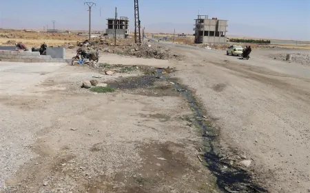 غياب الصرف الصحي وتراكم النفايات يفاقمان معاناة أهالي أحياءٍ في ديرك