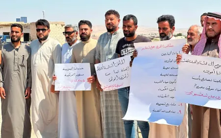 احتجاجات في عدة مناطق تطالب بتحسين الخدمات وصرف المستحقات