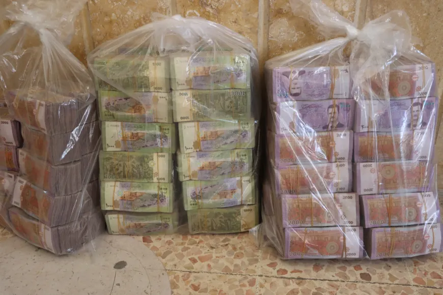 فوضى استبدال العملة في قامشلو.. عدم توفر الإصدار الجديد يفاقم معاناة المواطنين