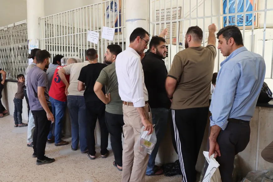 فوضى استبدال العملة في قامشلو.. عدم توفر الإصدار الجديد يفاقم معاناة المواطنين