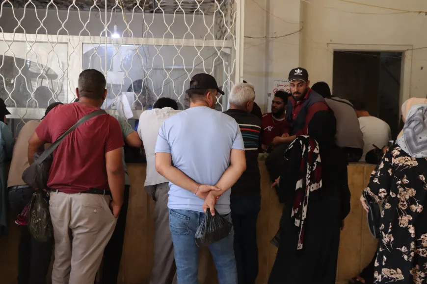 فوضى استبدال العملة في قامشلو.. عدم توفر الإصدار الجديد يفاقم معاناة المواطنين