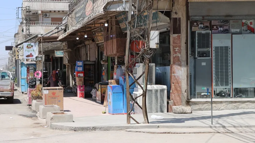 إشغال الأرصفة بقامشلو.. استمرار المخالفات رغم الإنذارات والغرامات