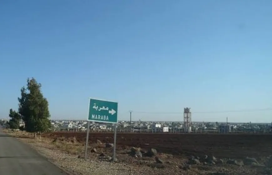 القوات الإسرائيلية تقتاد شاباً خلال توغل جديد في ريف درعا